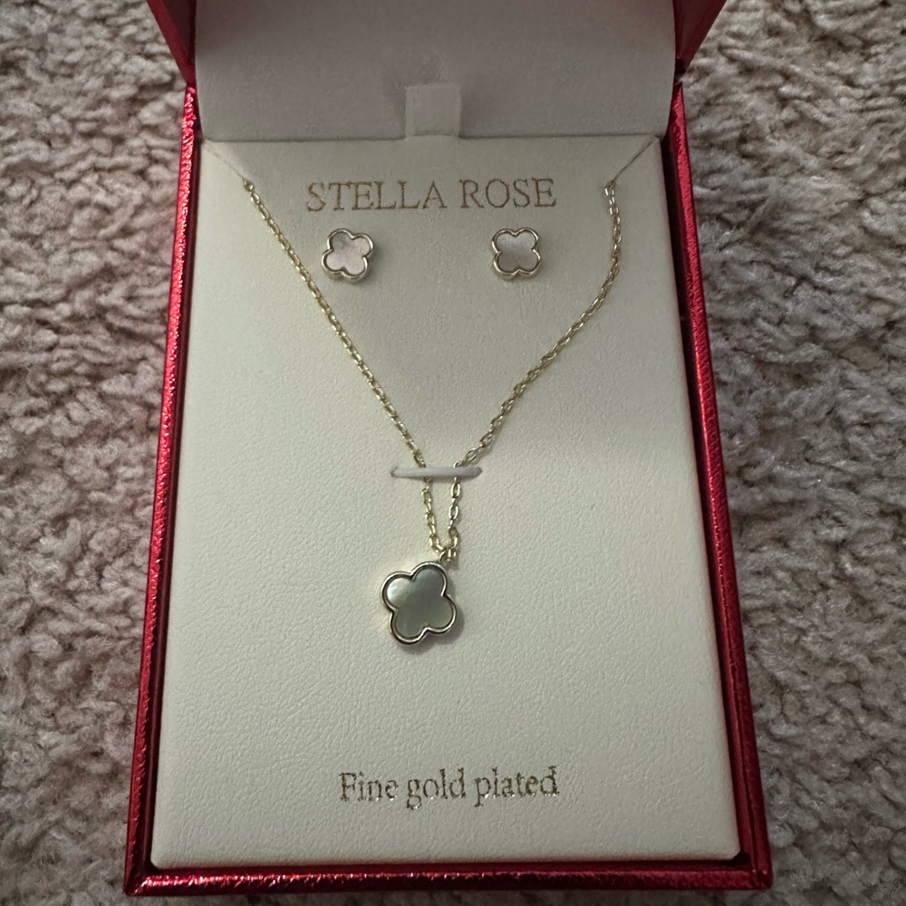 🪴STELLA ROSE LONDON Clover Gold Plated Jewelry Set - White